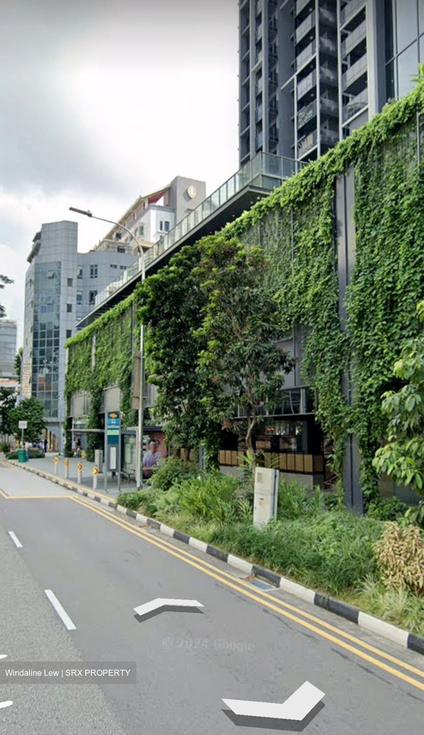 Middle Road (D7), Retail #448371631